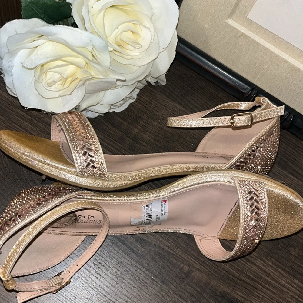 FABULOUS Youth Girls Dress Pump w Ankle Straps Rose Gold EUC sz Big Kids 4 EUC